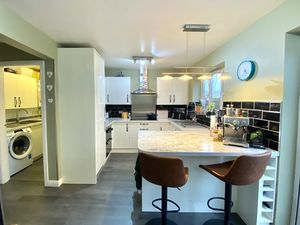 Breakfast Kitchen- click for photo gallery